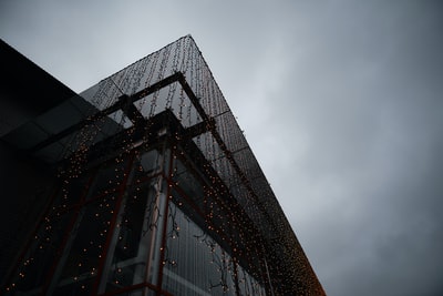 黑色玻璃墙高层建筑